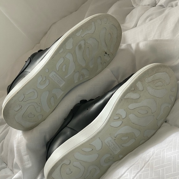 Men’s Bicolor leather low-top sneaker - Picture 3 of 3